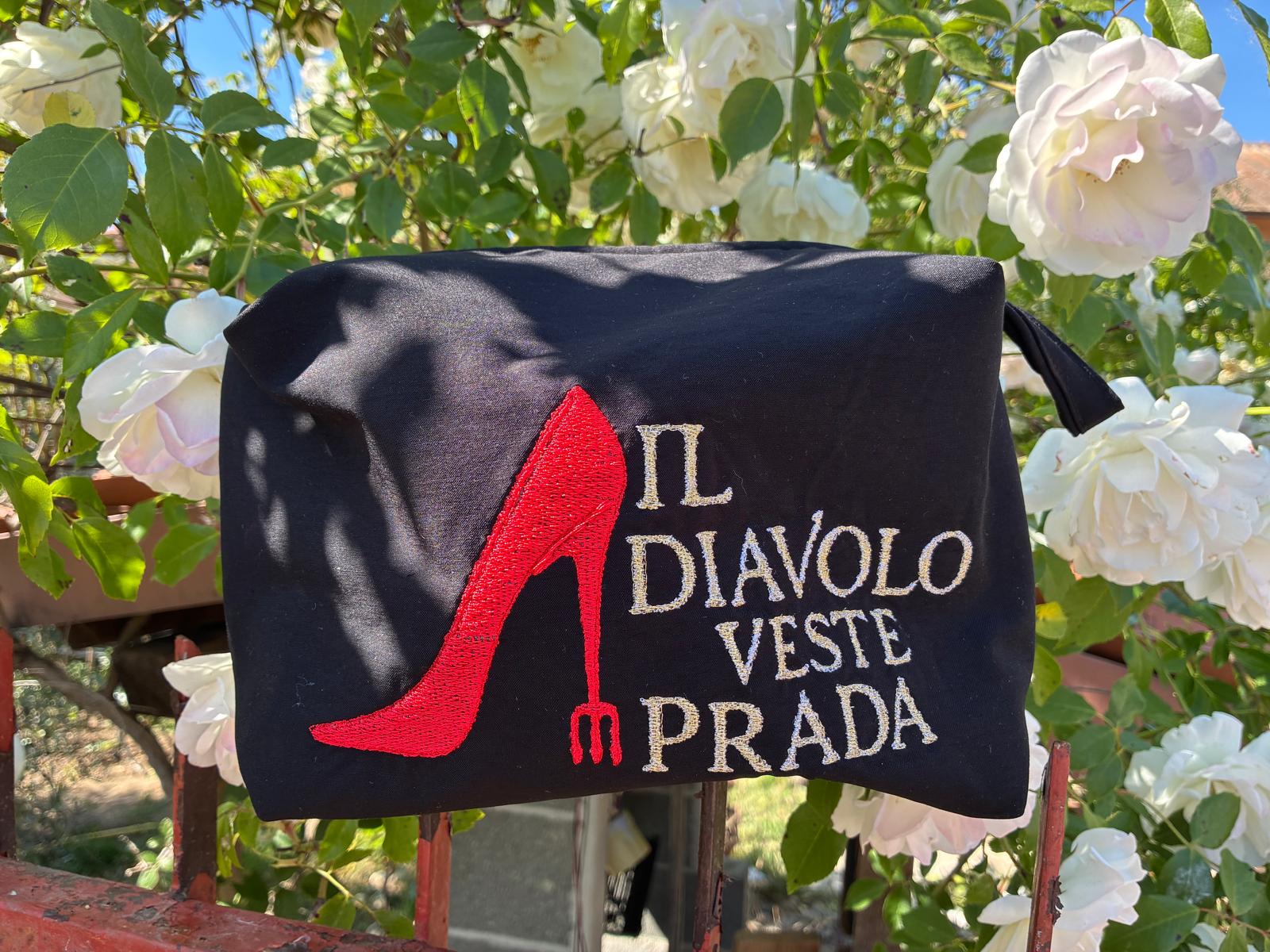 Beauty case nero con ricamo Il diavolo veste Prada